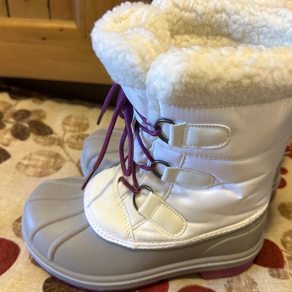 Cold weather will soon be here! Once-used Size 3 Gray Cat & Jack kids snow boots